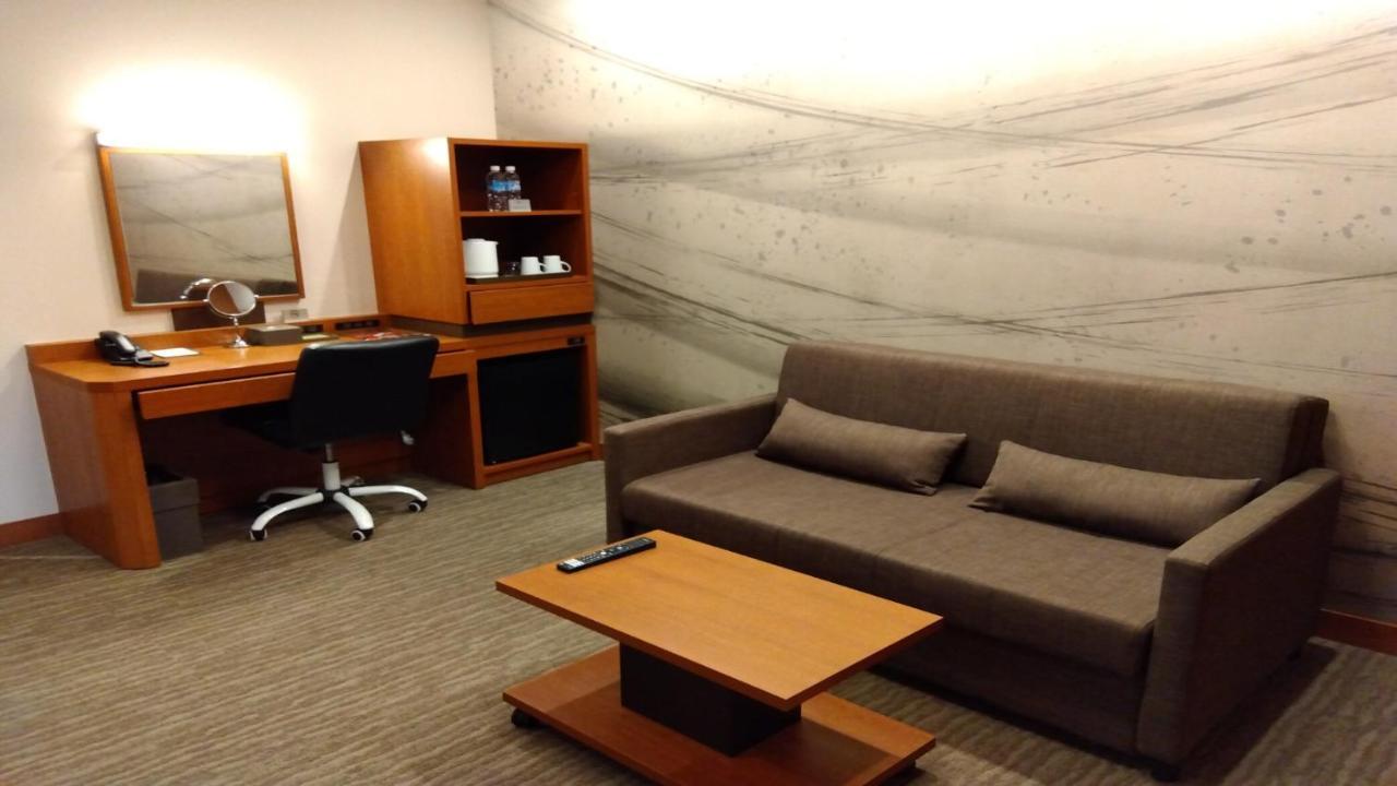 Odysis Suites Osaka Airport Hotel Идзумисано Экстерьер фото