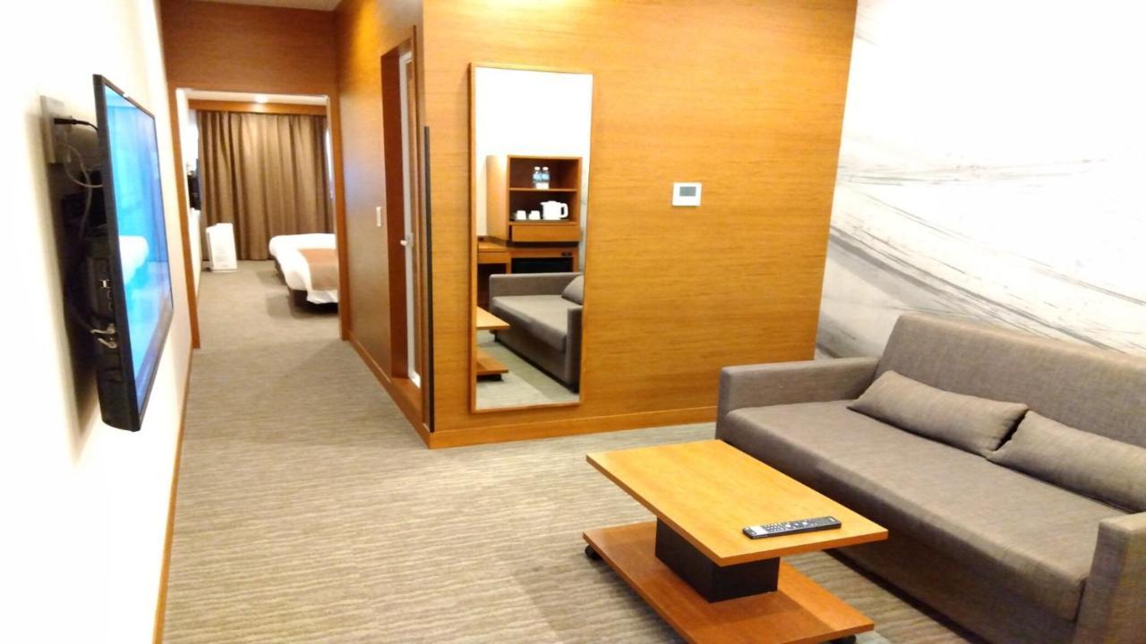 Odysis Suites Osaka Airport Hotel Идзумисано Экстерьер фото
